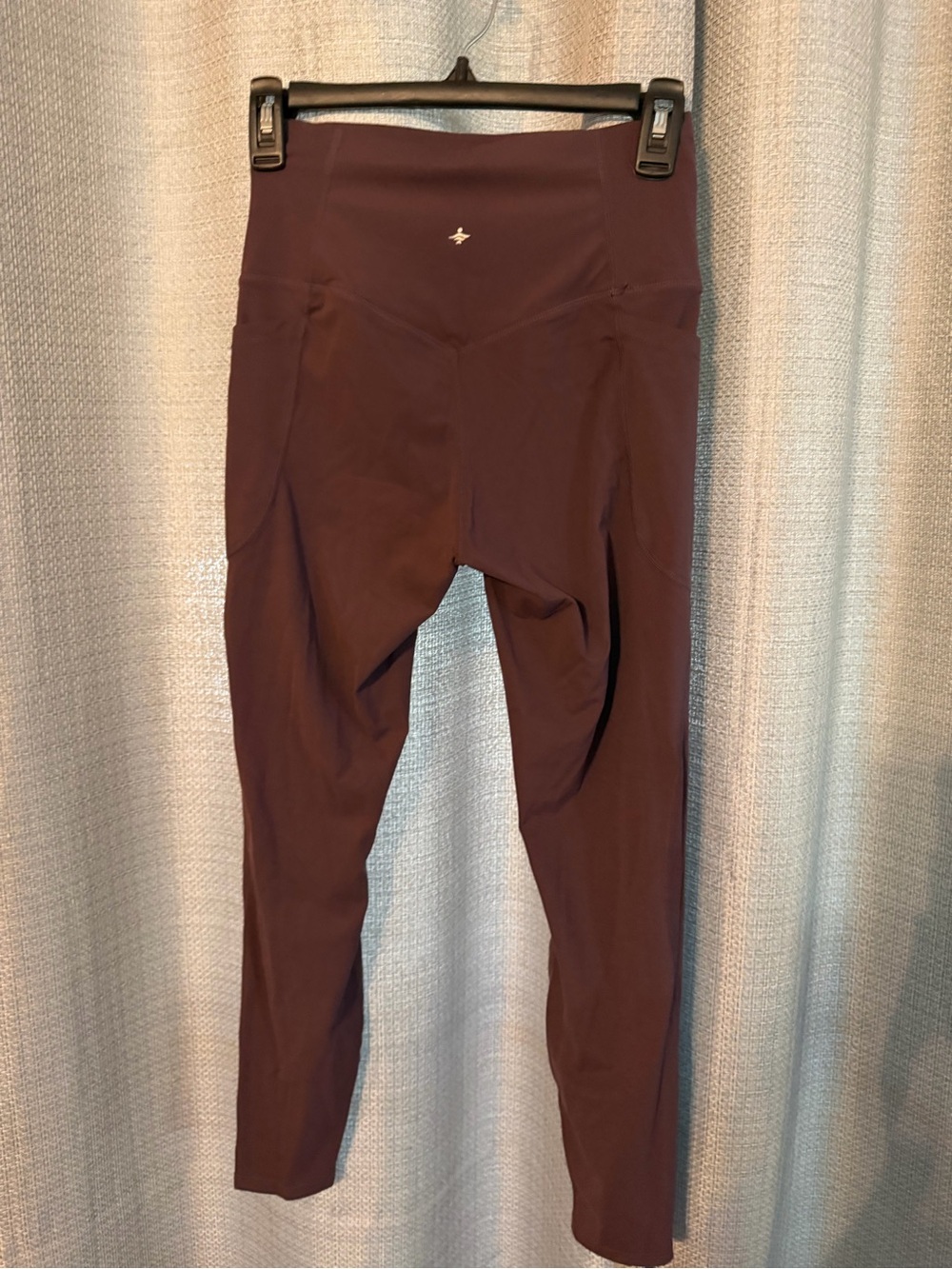 Hilara High-Waist Performance Leggings in Burgundy - Picture 3 of 3